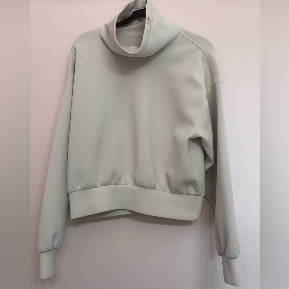 Lululemon Light Gray Cream Turtleneck Funnel Neck Sweatshirt